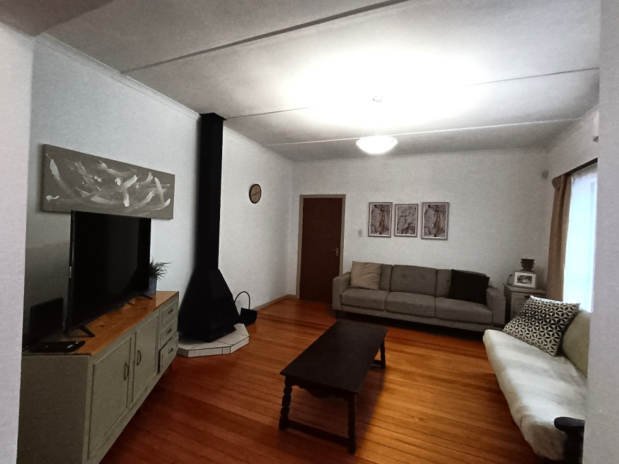 To Let 4 Bedroom Property for Rent in Avondale Western Cape